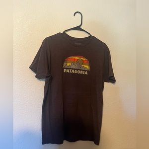 PATAGONIA men’s t-shirt in purple🌄✨